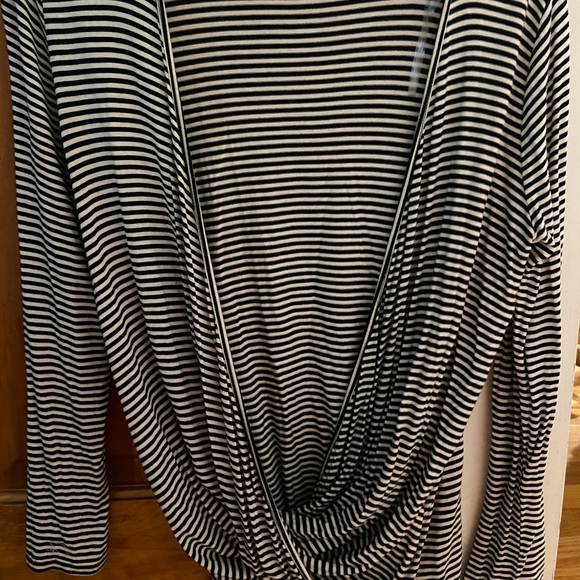 Miss Love black and white open front scoop top - Picture 1 of 3